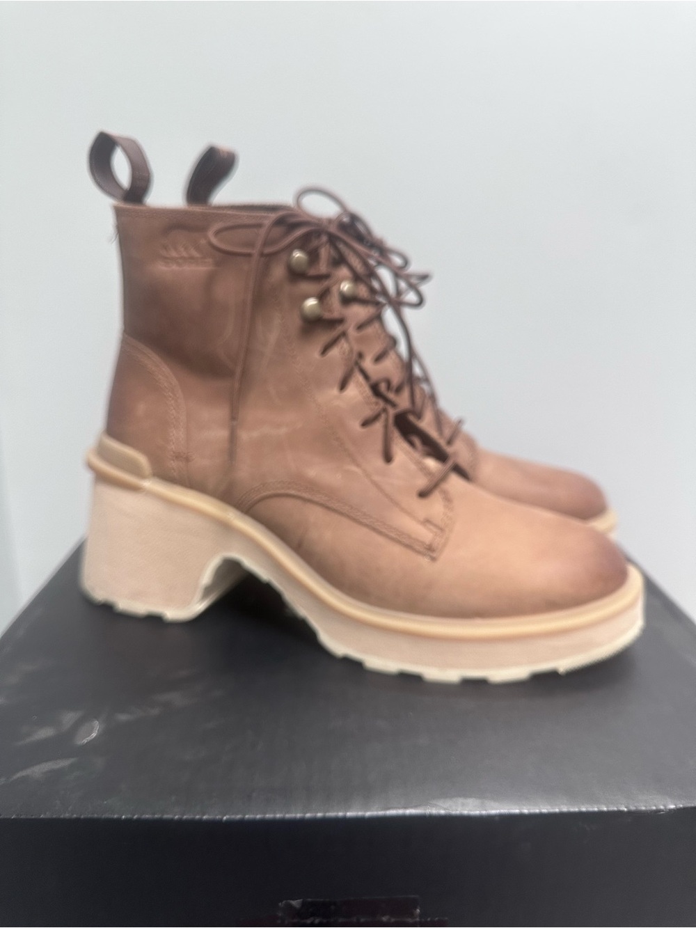 Sorel Women's Tan Lace-Up Chunky Heel Boots